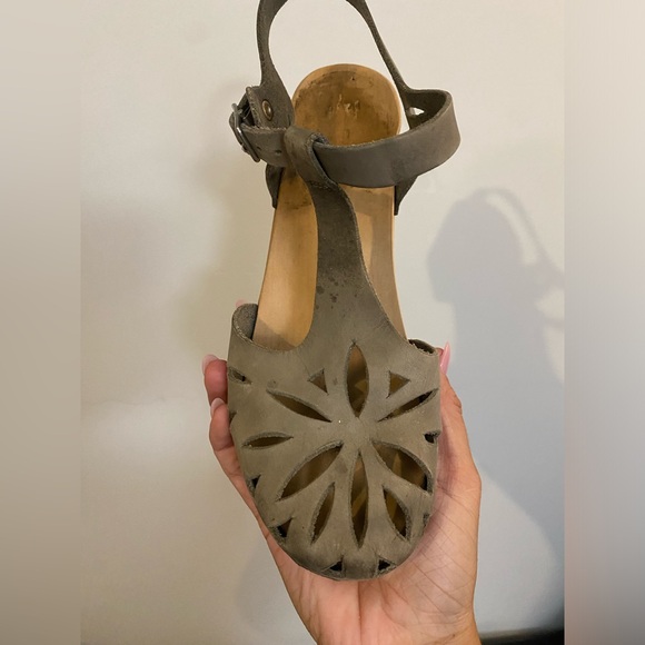 Swedish Hasbeens Mary Jane lacy clogs size 8 with wooden sole and buckle closure - Picture 8 of 15